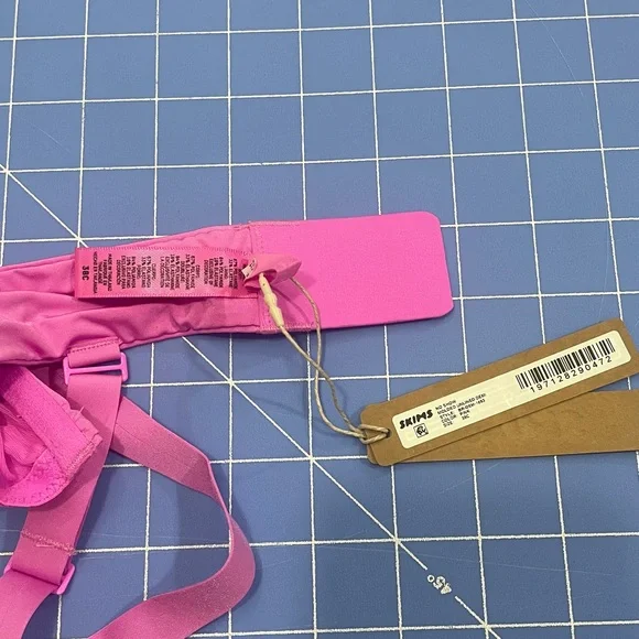 🦁SKIMS Style: No Show Molded Unlined Demi (BR-DEM-1883). - Picture 3 of 10